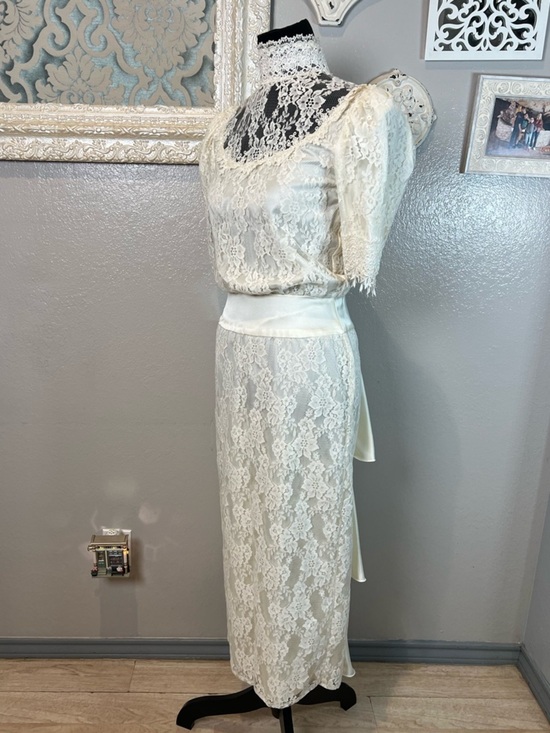 Jessica McClintock Dresses & Skirts - Jessica McClintock Ivory Lace Dress Label Detail